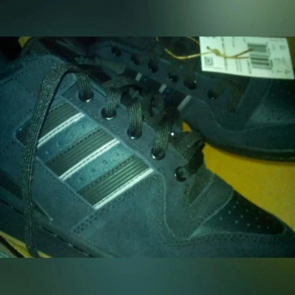 Adida Forum Black with gum bottoms - Picture 1 of 6